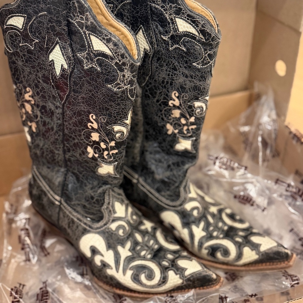 Corral Vintage Women’s Cowboy Boots